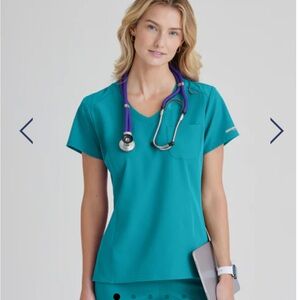SKETCHER’S BY BARCO DIGNITY 1-POCKET TUCK-IN SCRUB TOP